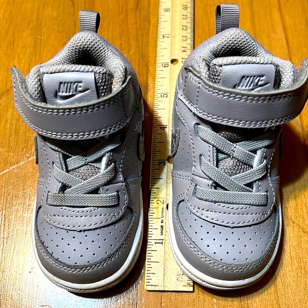 Nike Toddler Rubber Sneakers (High Top). Great Condition. Size 5C, Gray.